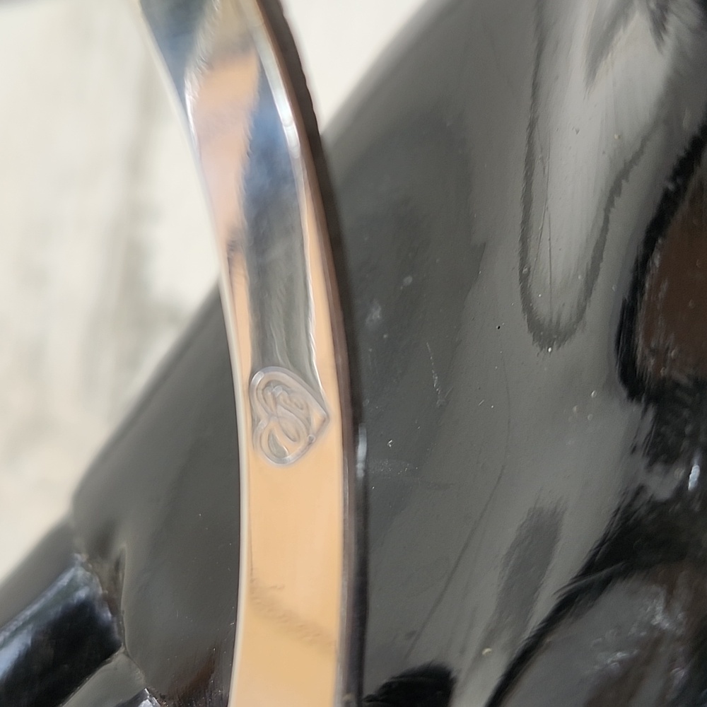 BRIGHTON OVAL SILVER AND ENAMEL BANGLE BRACELET - Picture 4 of 7